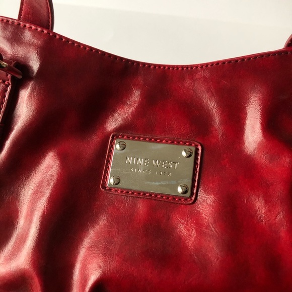Red Nine West purse. - Picture 2 of 3